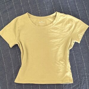 Hollister Women's Light Green Baby Tee